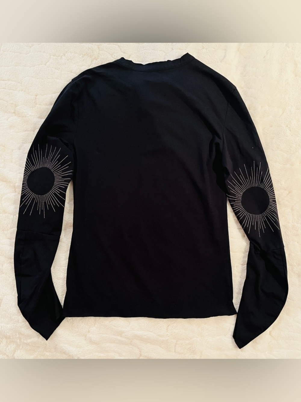 Long -sleeved black top with large white sunburst graphics on the back sleeves S
